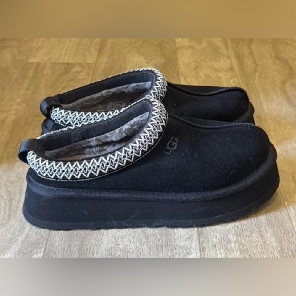 Ugg Tazz ll Platform Slippers Black Size 8 Like New!